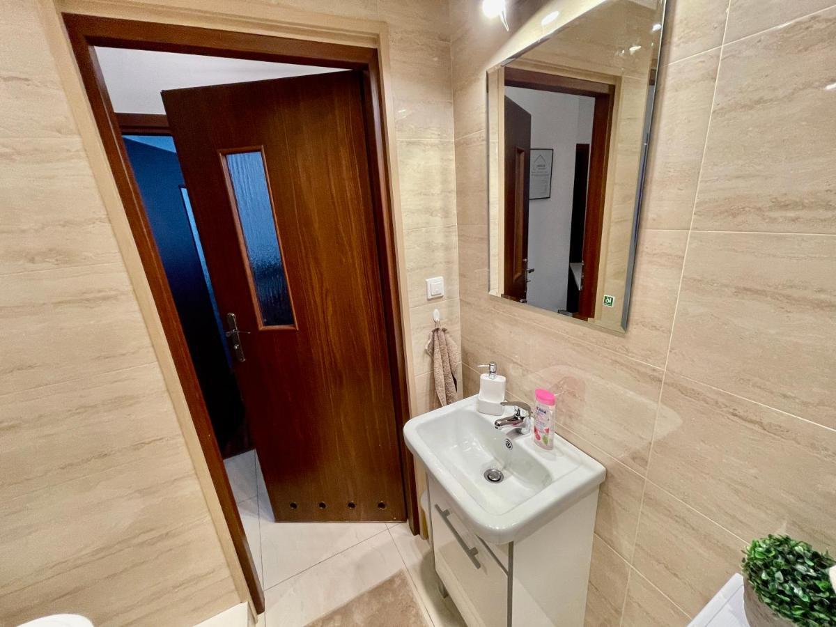 Diamond Metro Wifi 300 Mbs 70'Tv Netflix Hbo Appletv+ Apartment Warsaw Exterior photo
