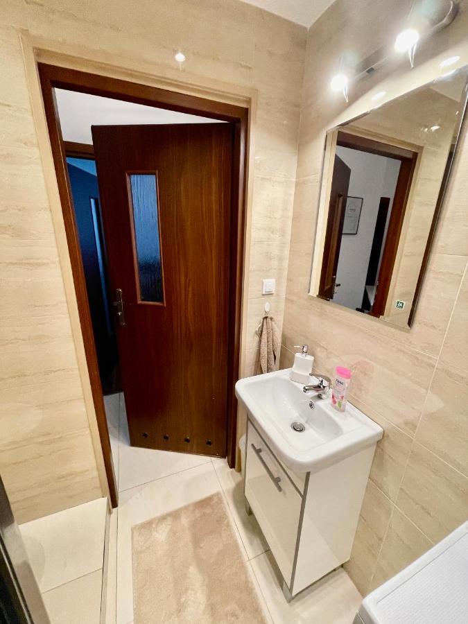 Diamond Metro Wifi 300 Mbs 70'Tv Netflix Hbo Appletv+ Apartment Warsaw Exterior photo