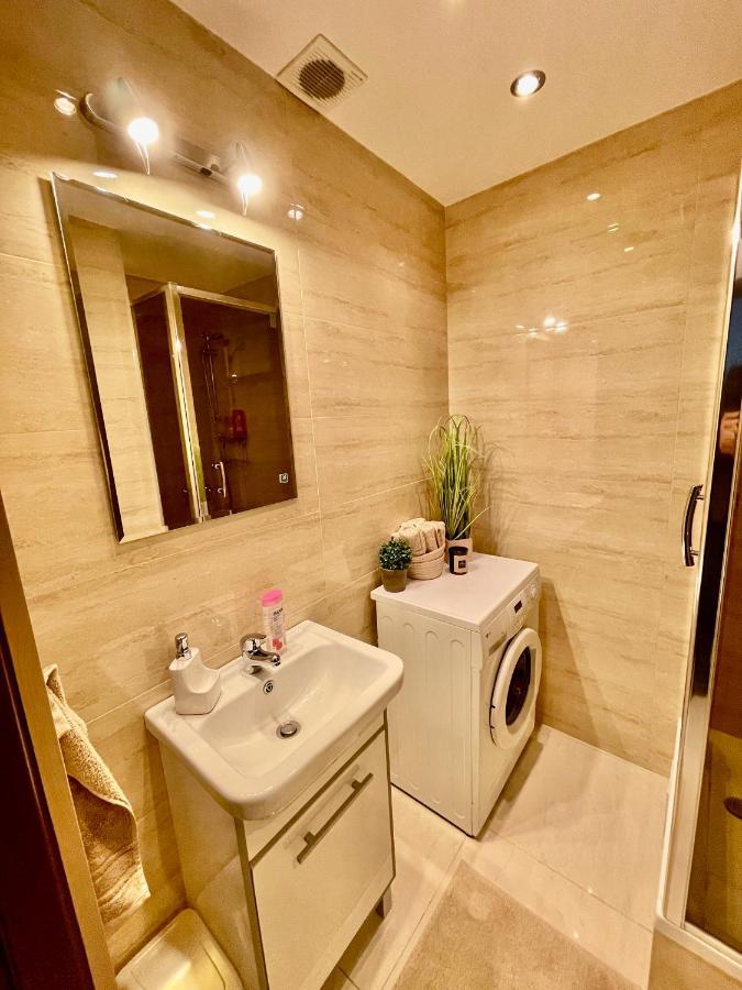 Diamond Metro Wifi 300 Mbs 70'Tv Netflix Hbo Appletv+ Apartment Warsaw Exterior photo
